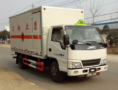 程力威牌CLW5061XQYJ5型爆破器材運(yùn)輸車