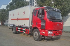6.2米解放易燃液體廂式運輸車（10噸）