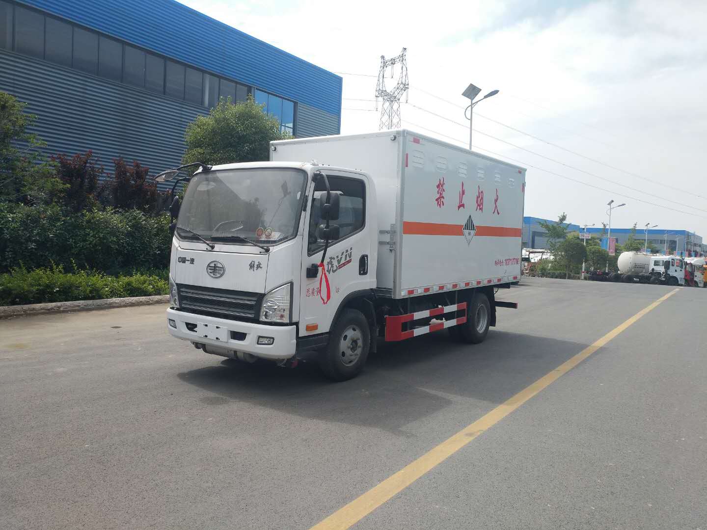 國六解放藍牌危險廢物廂式運輸車