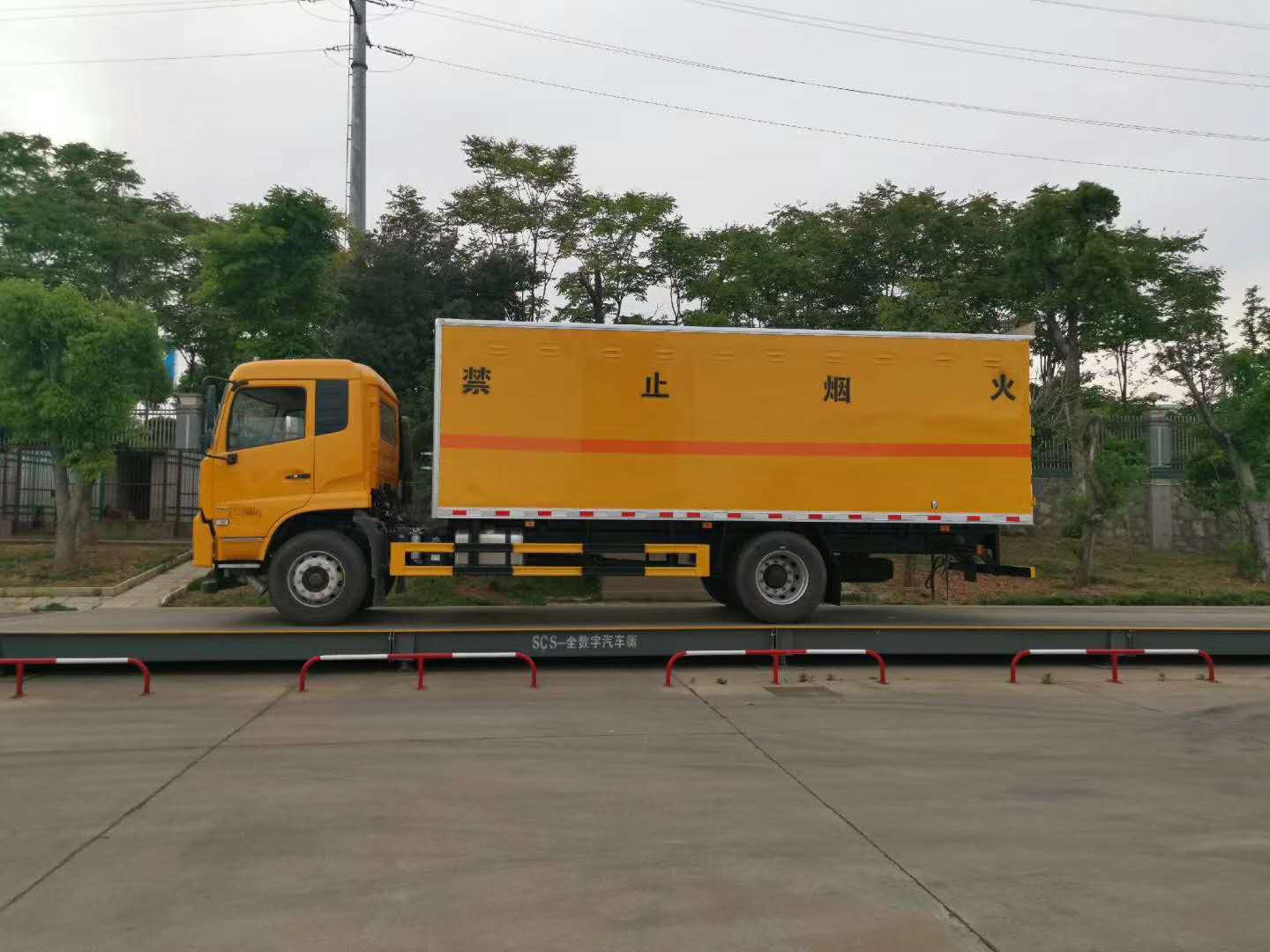 國六天錦危險(xiǎn)品運(yùn)輸車.jpg