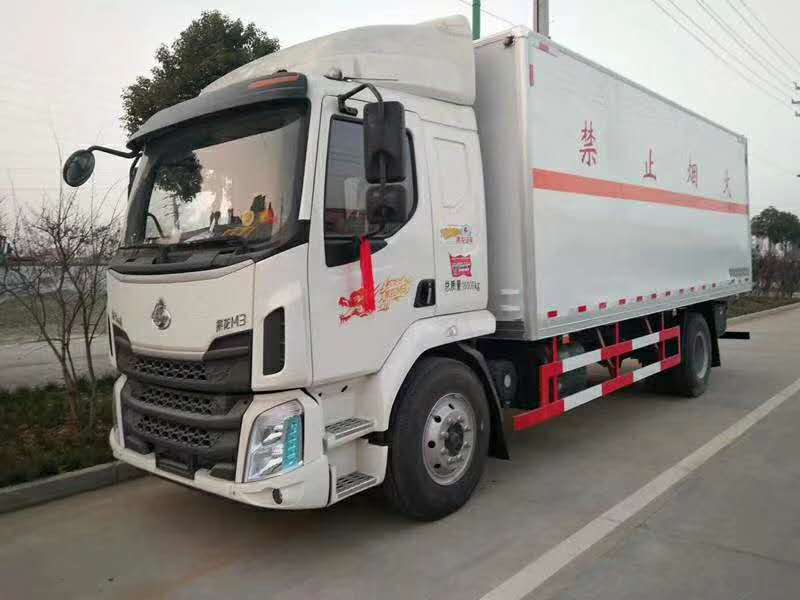 東風(fēng)柳汽10噸危險廢物運輸車.jpg