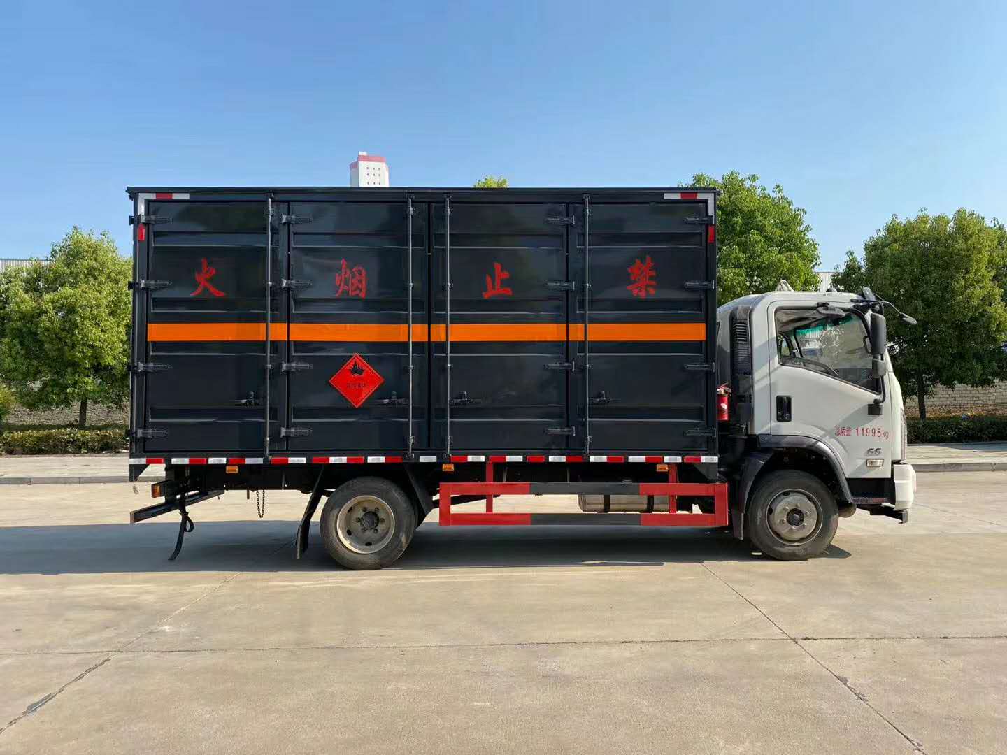 大運危險品危險廢物運輸車1.jpg