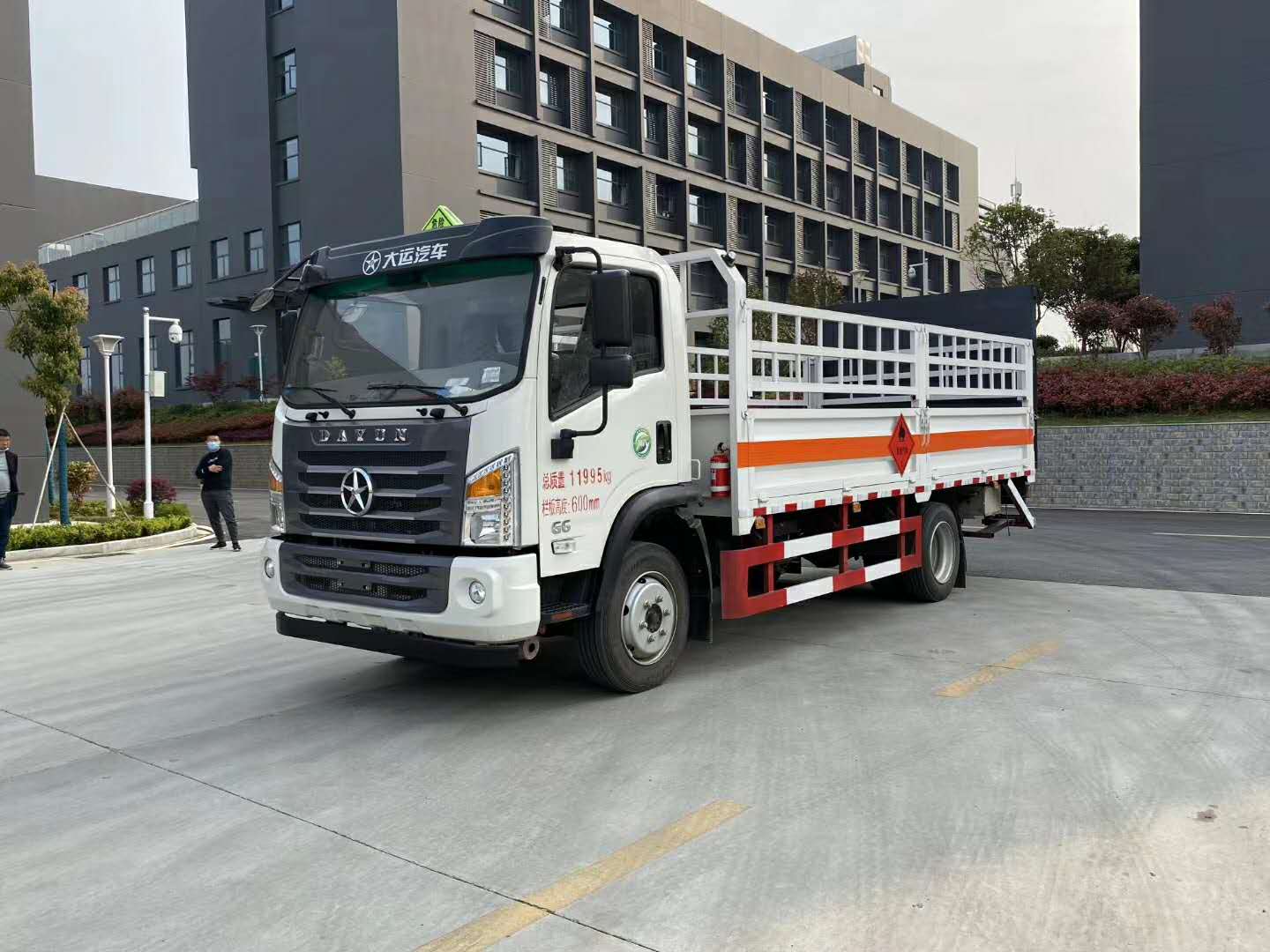 大運危險品氣瓶運輸車1.jpg