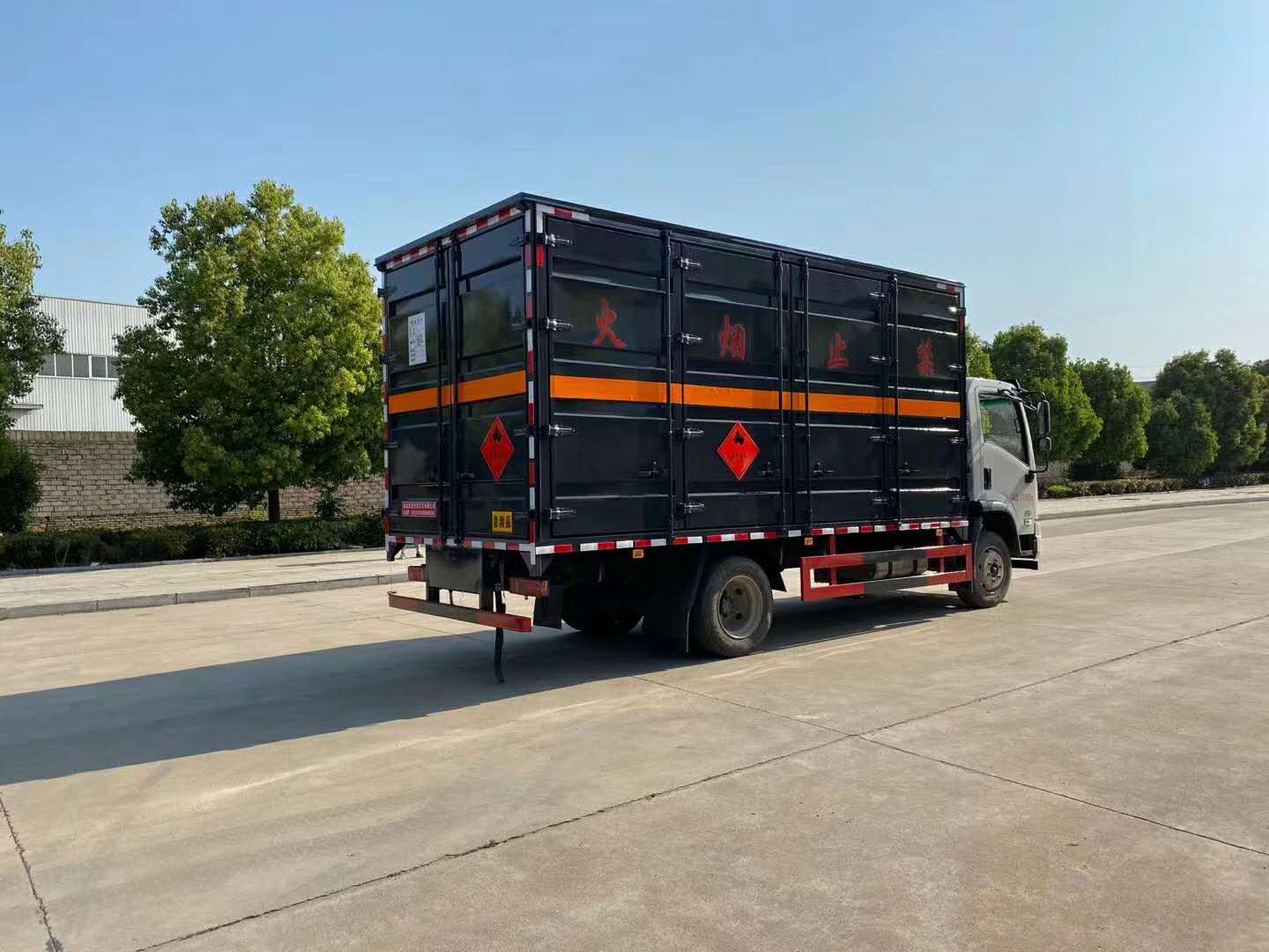 大運危險品危險廢物運輸車2.jpg