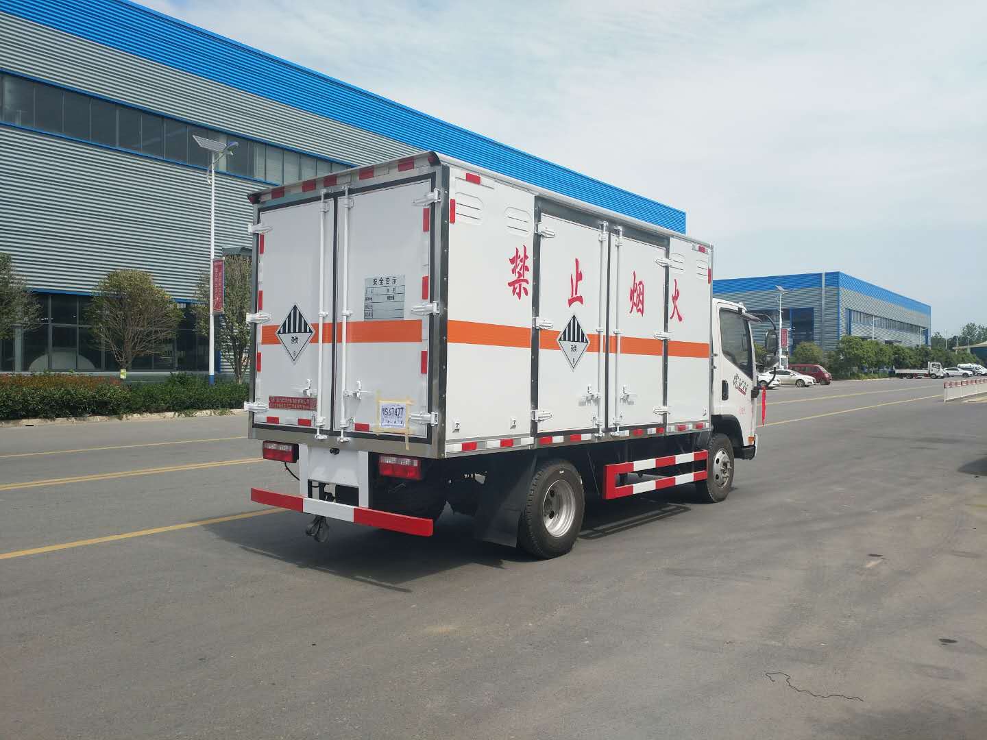 解放雜項(xiàng)危險(xiǎn)品運(yùn)輸車.jpg