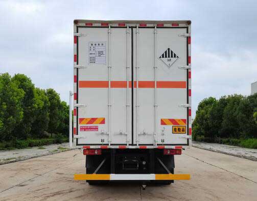 WLW5180XZWD6型雜項(xiàng)危險(xiǎn)物品廂式運(yùn)輸車(chē)5.jpg
