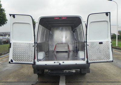 JX5047XFSMK6型放射性物品廂式運(yùn)輸車2.jpg